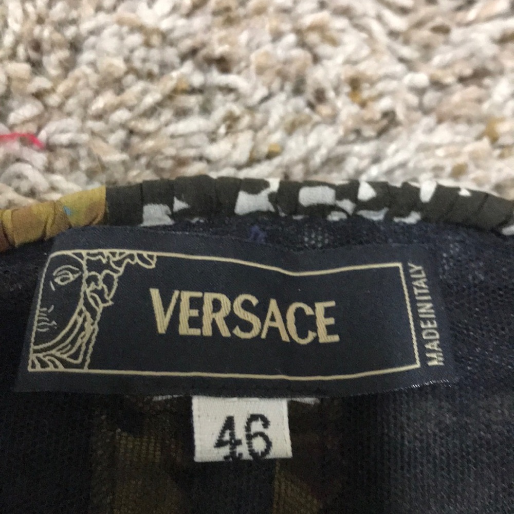 Versace - Picture 2 of 5